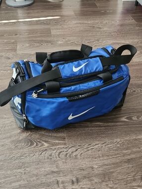 Nike Duffle -Gym- Overnight- Travel Bag with Adjustable Straps